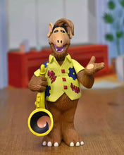 Charger l'image dans la galerie, ALF Toony Classics Gordon Shumway avec saxophone PAR NECA - MARQUE ALF