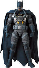 Charger l'image dans la galerie, Batman : Hush MAFEX No.166 Batman (Stealth Jumper Ver.) PAR MEDICOM TOY - MARQUE DC COMICS