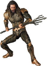 Load image into Gallery viewer, Zack Snyder's Justice League MAFEX No.209 Aquaman BY MEDICOM TOY - BRAND DC COMICS