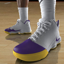 Charger l'image dans la galerie, Composition de départ NBA Série 1 LeBron James (LA Lakers) PAR HASBRO - MARQUES NBA, LOS ANGELES LAKERS