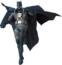 Charger l'image dans la galerie, Batman : Hush MAFEX No.166 Batman (Stealth Jumper Ver.) PAR MEDICOM TOY - MARQUE DC COMICS