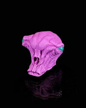 Load image into Gallery viewer, Cosmic Legions Hvalkatar: Book One T.U.5.C.C. Science Officer Figure BY FOUR HORSEMEN - BRAND COSMIC LEGIONS