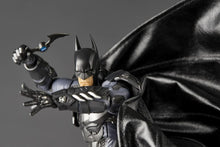画像をギャラリービューアに読み込む, Batman: Arkham Knight Amazing Yamaguchi Revoltech NR038 Batman Action Figure BY KAIYODO - BRAND DC COMICS