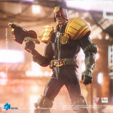 Charger l&#39;image dans la galerie, 2000 AD Exquisite Super Series Judge Dredd 1/12 Scale PX Aperçus Figurine exclusive PAR HIYA TOYS - MARQUES JUDGE DREDD, 2000 AD 
