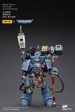 Charger l&#39;image dans la galerie, Figurine Warhammer 40K Space Wolves Iron Priest Jorin Fellhammer à l&#39;échelle 1/18 PAR JOYTOY - MARQUE WARHAMMER 
