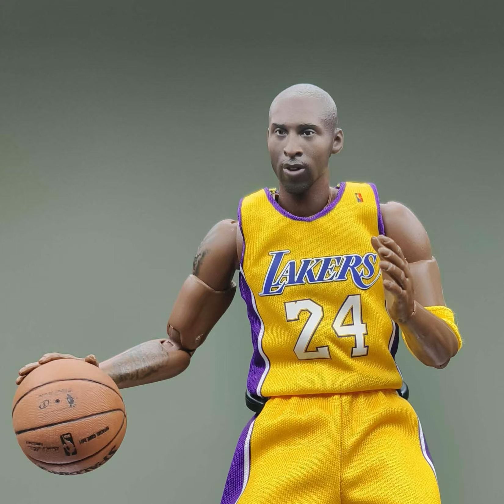 Kobe Bryant 1/9 Scale (Los Angeles Lakers) Action Figure Regular