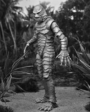 Charger l&#39;image dans la galerie, Universal Monsters Ultimate Creature from the Black Lagoon (Version noire et blanche) PAR NECA - MARQUE UNIVERSAL MONSTERS 
