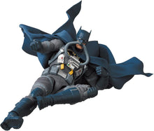 Load image into Gallery viewer, Batman: Hush MAFEX No.166 Batman (Stealth Jumper Ver.) BY MEDICOM TOY - BRAND DC COMICS
