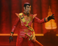 Charger l&#39;image dans la galerie, King Features Flash Gordon Ultimate Ming the Merciless (Tenue militaire rouge) PAR NECA - MARQUES FLASH GORDON, KING FEATURES 
