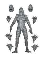 Charger l&#39;image dans la galerie, Universal Monsters Ultimate Creature from the Black Lagoon (Version noire et blanche) PAR NECA - MARQUE UNIVERSAL MONSTERS 
