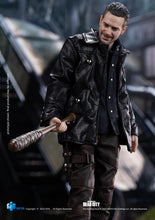 Charger l&#39;image dans la galerie, The Walking Dead: Dead City Exquisite Super Negan 1/12 Scale PX Aperçus Figurine d&#39;action exclusive PAR HIYA TOYS - MARQUE THE WALKING DEAD 
