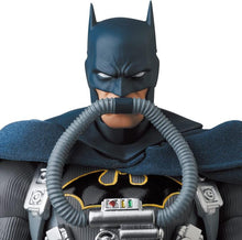 Load image into Gallery viewer, Batman: Hush MAFEX No.166 Batman (Stealth Jumper Ver.) BY MEDICOM TOY - BRAND DC COMICS
